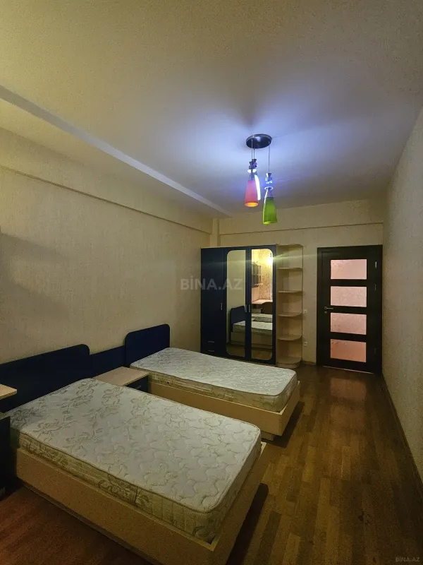 Satılır 4 otaqlı mənzil 209 m²
