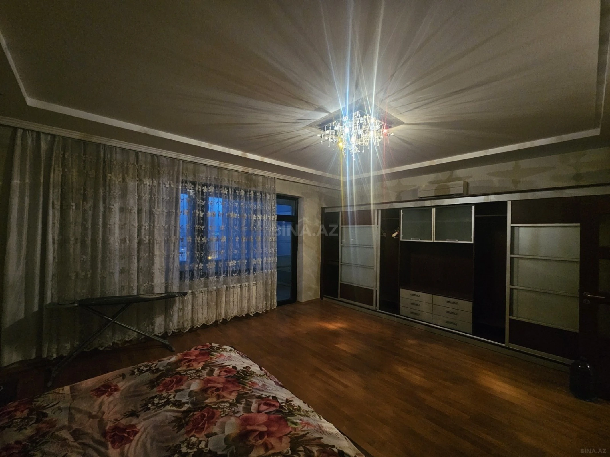 Satılır 4 otaqlı mənzil 209 m²