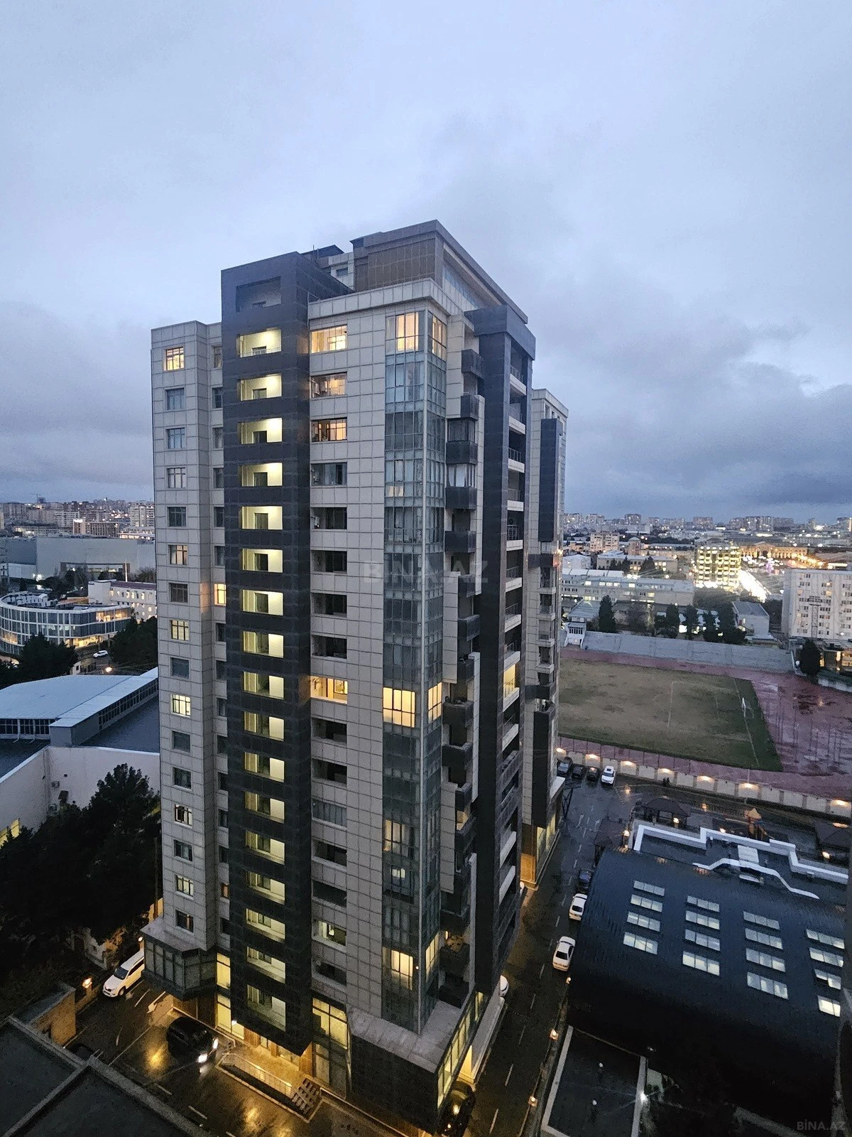 Satılır 4 otaqlı mənzil 209 m²