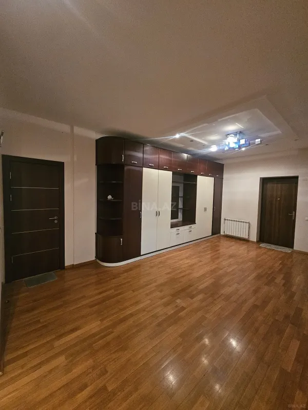 Satılır 4 otaqlı mənzil 209 m²