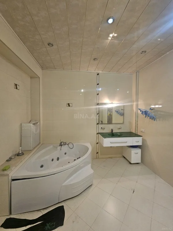 Satılır 4 otaqlı mənzil 209 m²