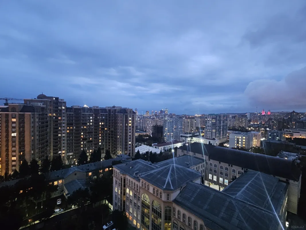 Satılır 4 otaqlı mənzil 209 m²