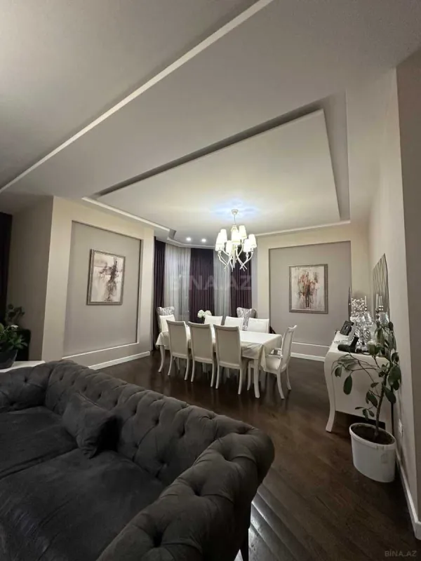 Satılır 4 otaqlı mənzil 200 m²
