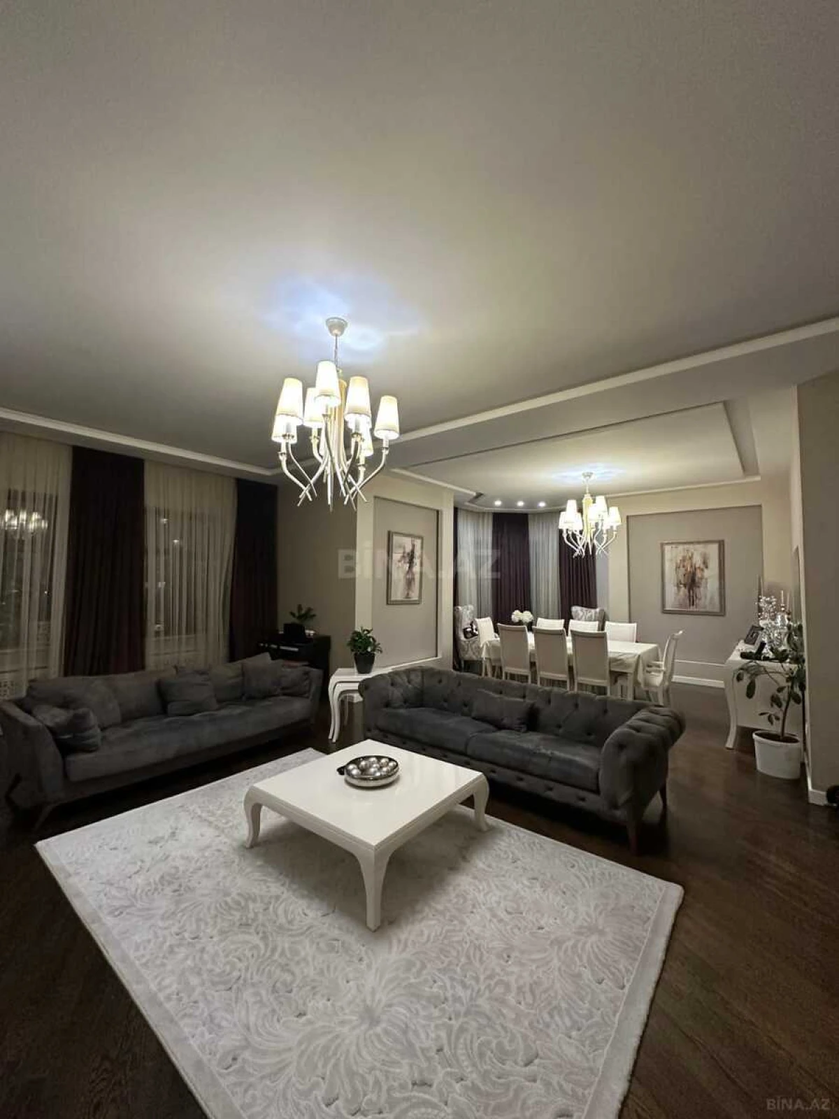 Satılır 4 otaqlı mənzil 200 m²