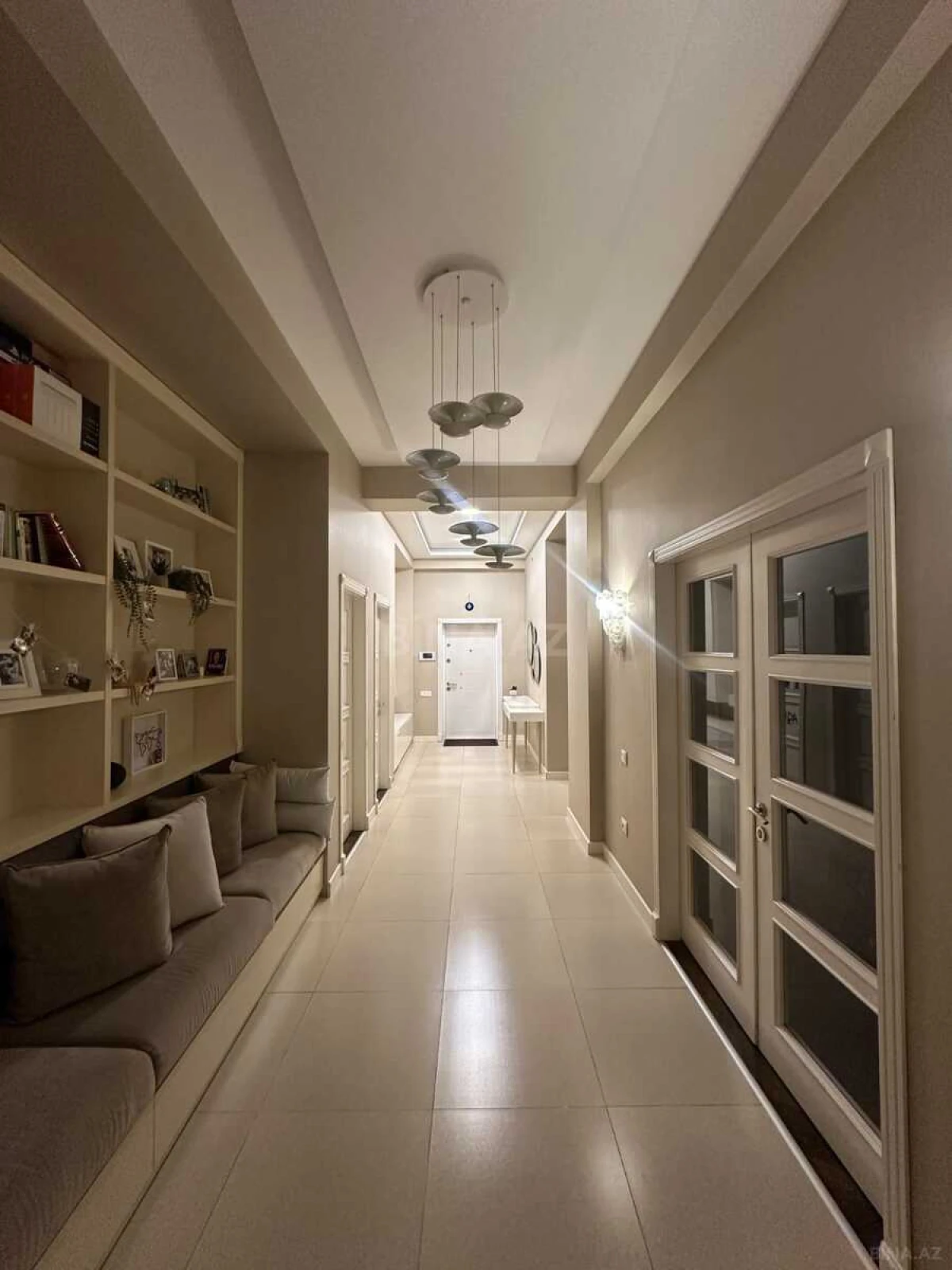 Satılır 4 otaqlı mənzil 200 m²