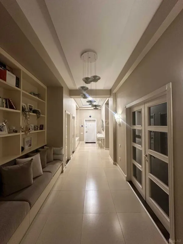Satılır 4 otaqlı mənzil 200 m²
