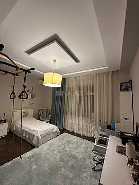 Satılır 4 otaqlı mənzil 200 m²
