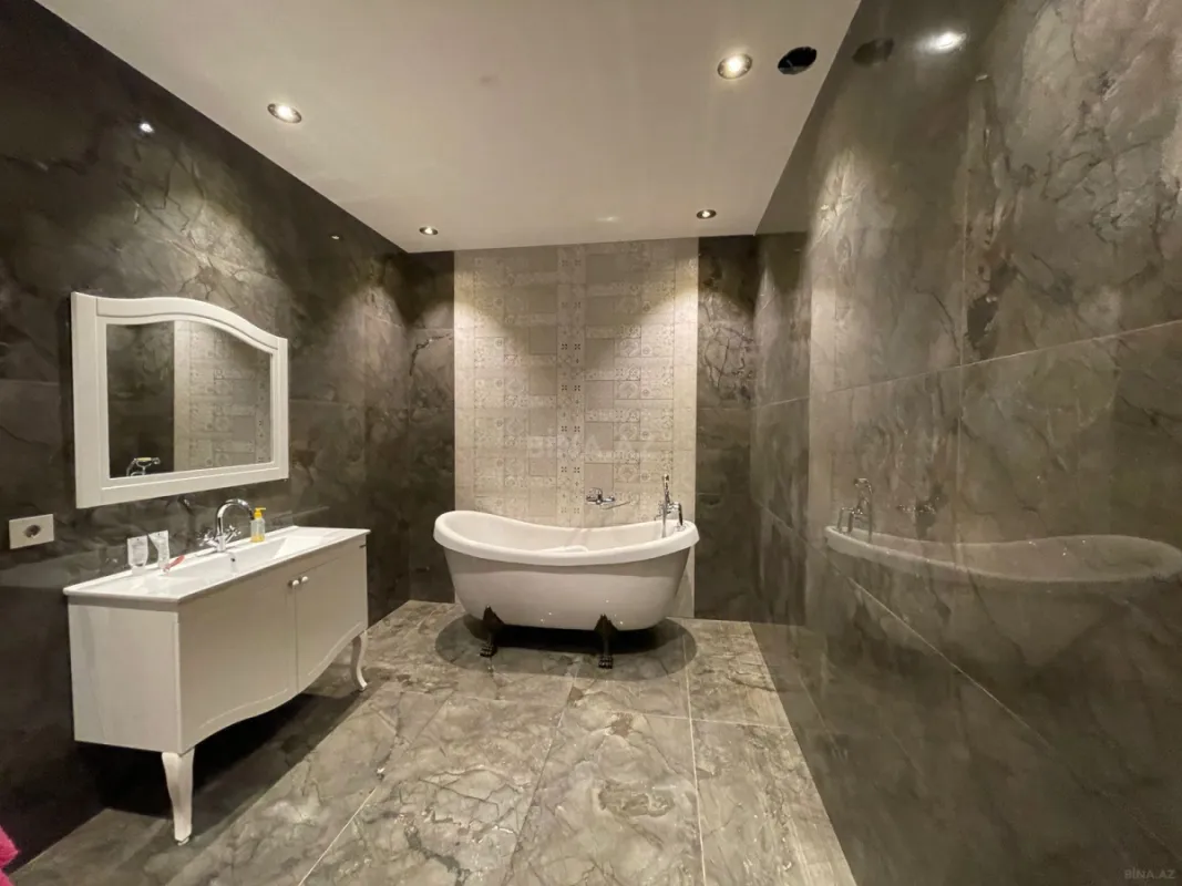 Satılır 7 otaqlı həyət evi 550 m²