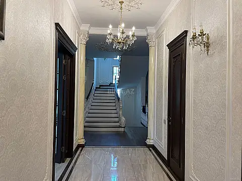 Satılır 7 otaqlı həyət evi 550 m²