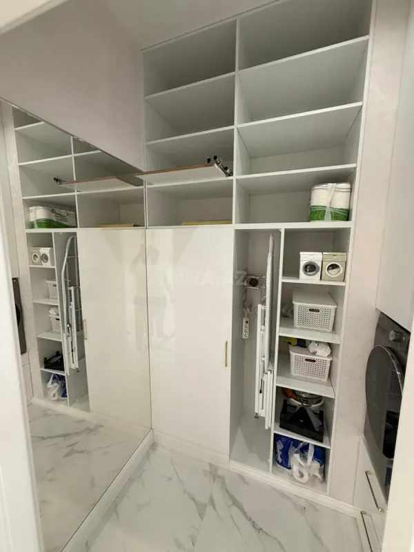 Satılır 4 otaqlı mənzil 185 m²