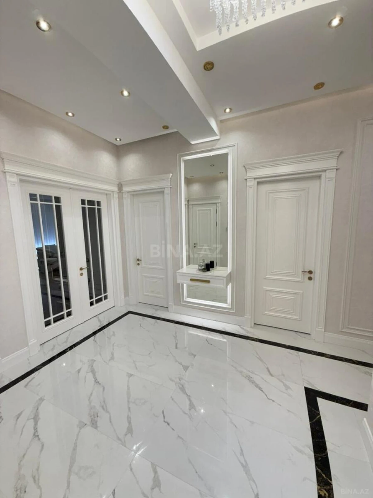 Satılır 4 otaqlı mənzil 185 m²