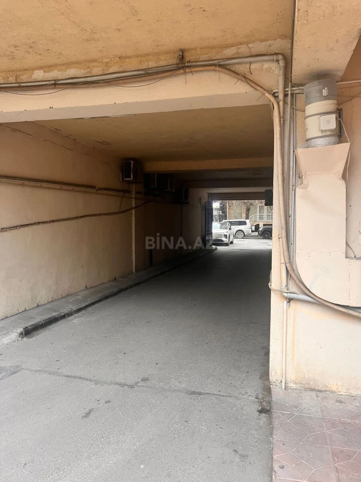 Satılır 4 otaqlı mənzil 203 m²