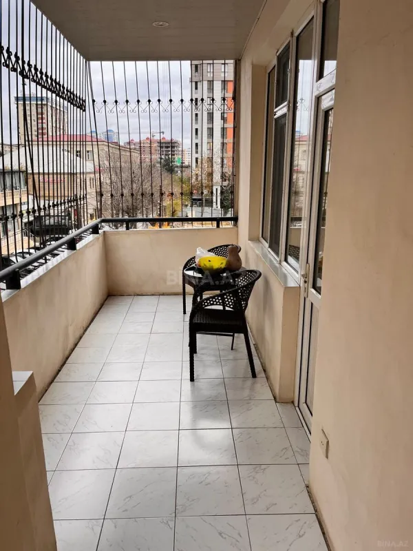 Satılır 4 otaqlı mənzil 203 m²