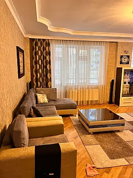 Satılır 4 otaqlı mənzil 203 m²