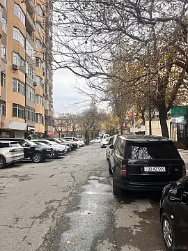 Satılır 4 otaqlı mənzil 203 m²