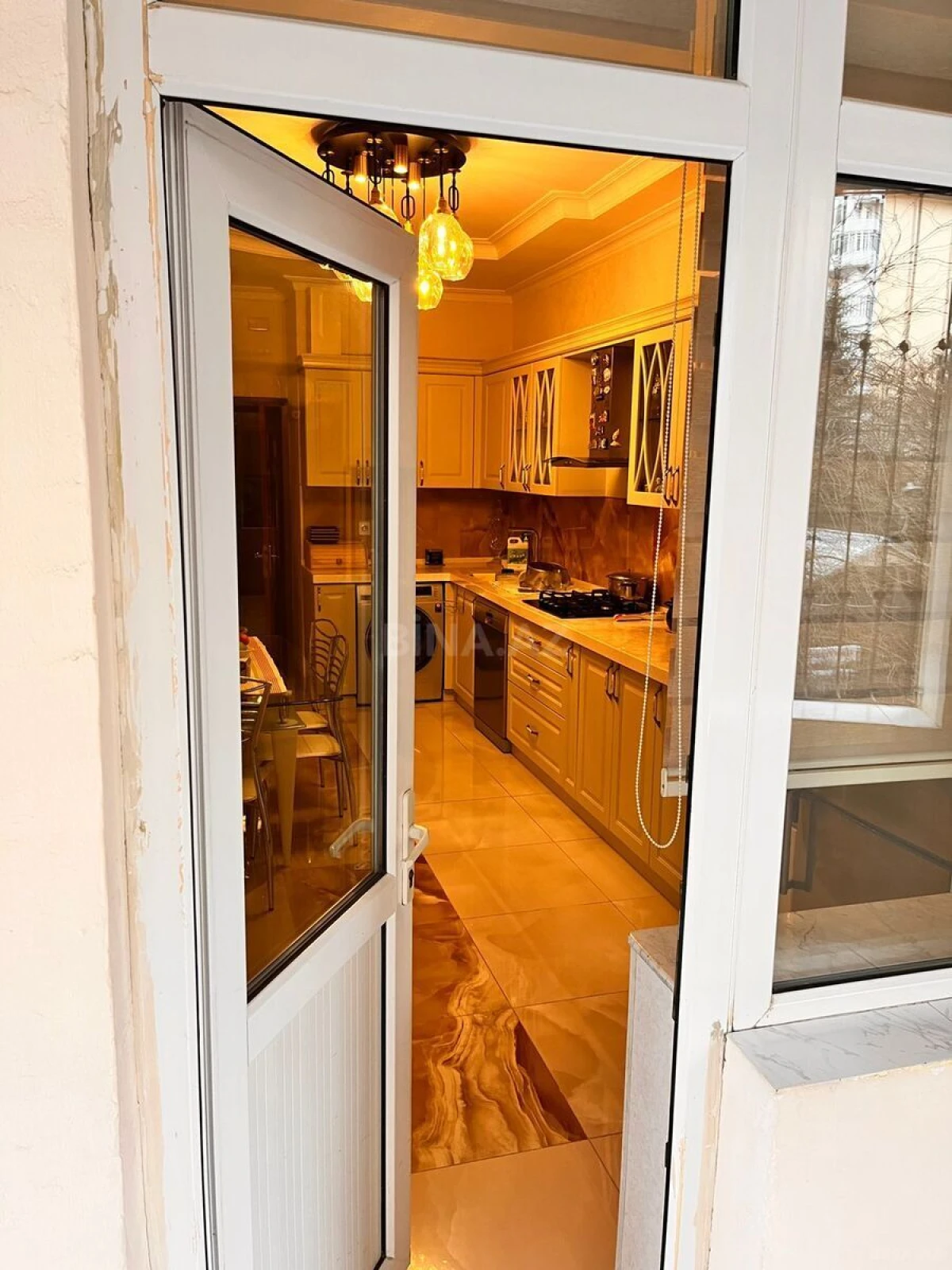 Satılır 4 otaqlı mənzil 203 m²