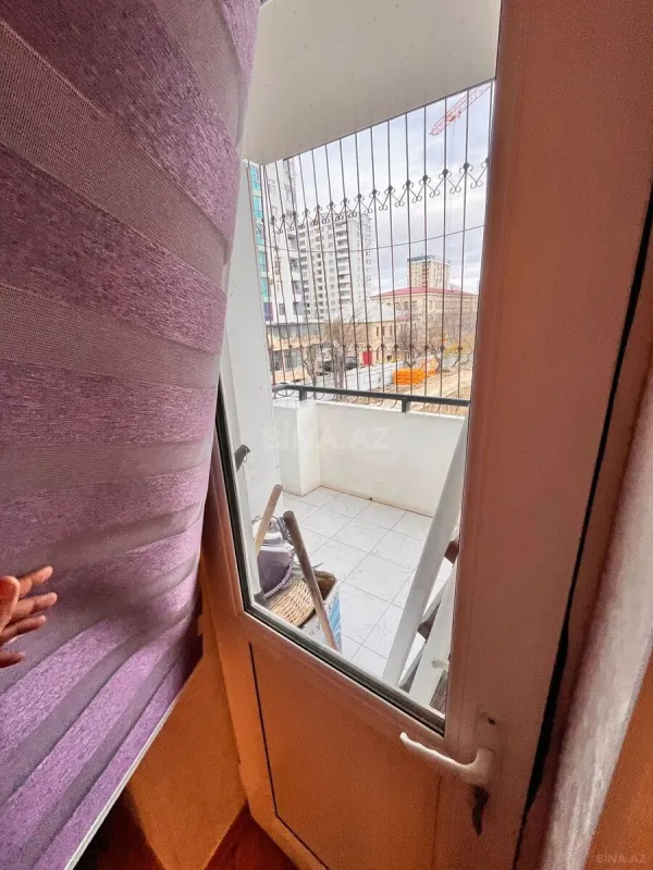 Satılır 4 otaqlı mənzil 203 m²