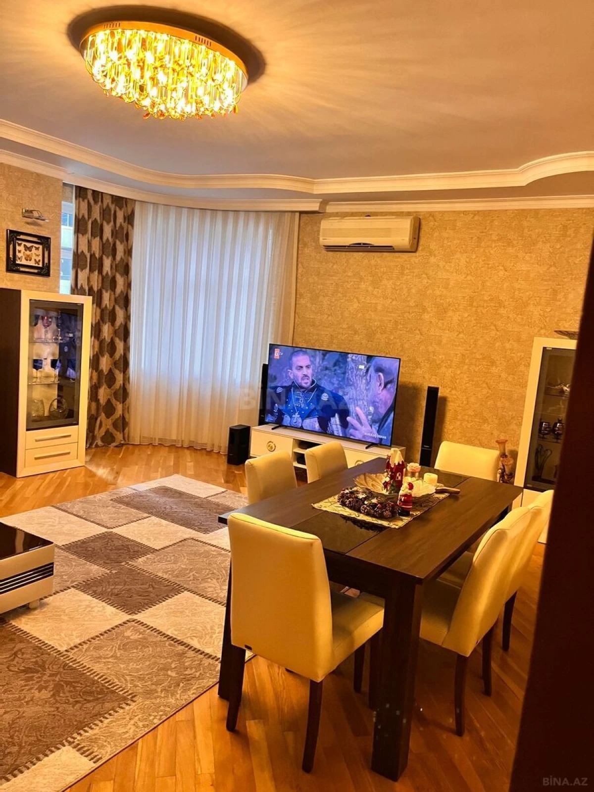 Satılır 4 otaqlı mənzil 203 m²
