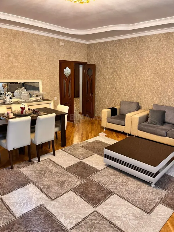 Satılır 4 otaqlı mənzil 203 m²