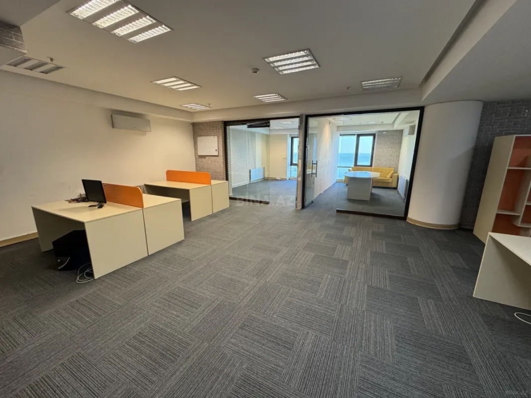 Kirayə verilir 3 otaqlı ofis 110 m²