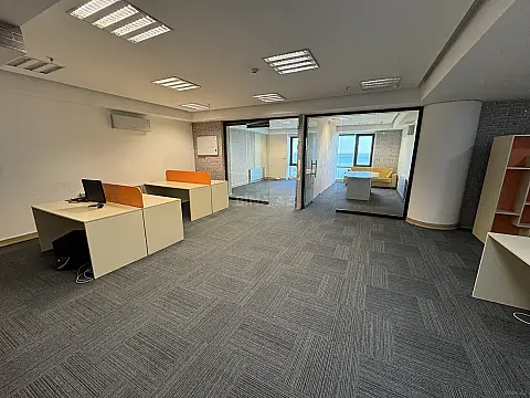 Kirayə verilir 3 otaqlı ofis 110 m²