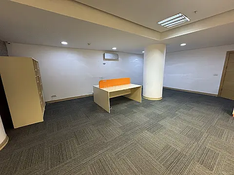 Kirayə verilir 3 otaqlı ofis 110 m²