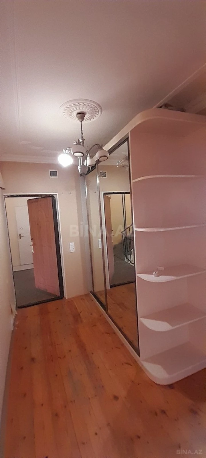 Satılır 4 otaqlı mənzil 100 m²