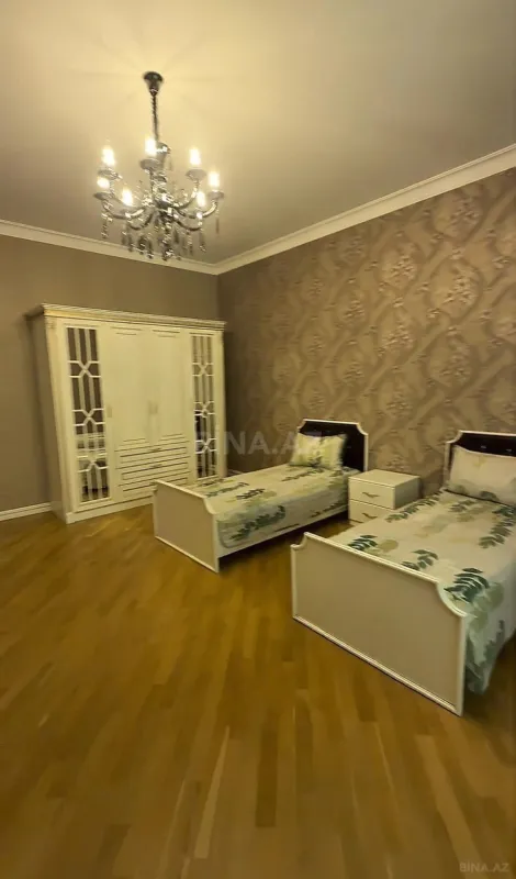 Satılır 7 otaqlı həyət evi 700 m²