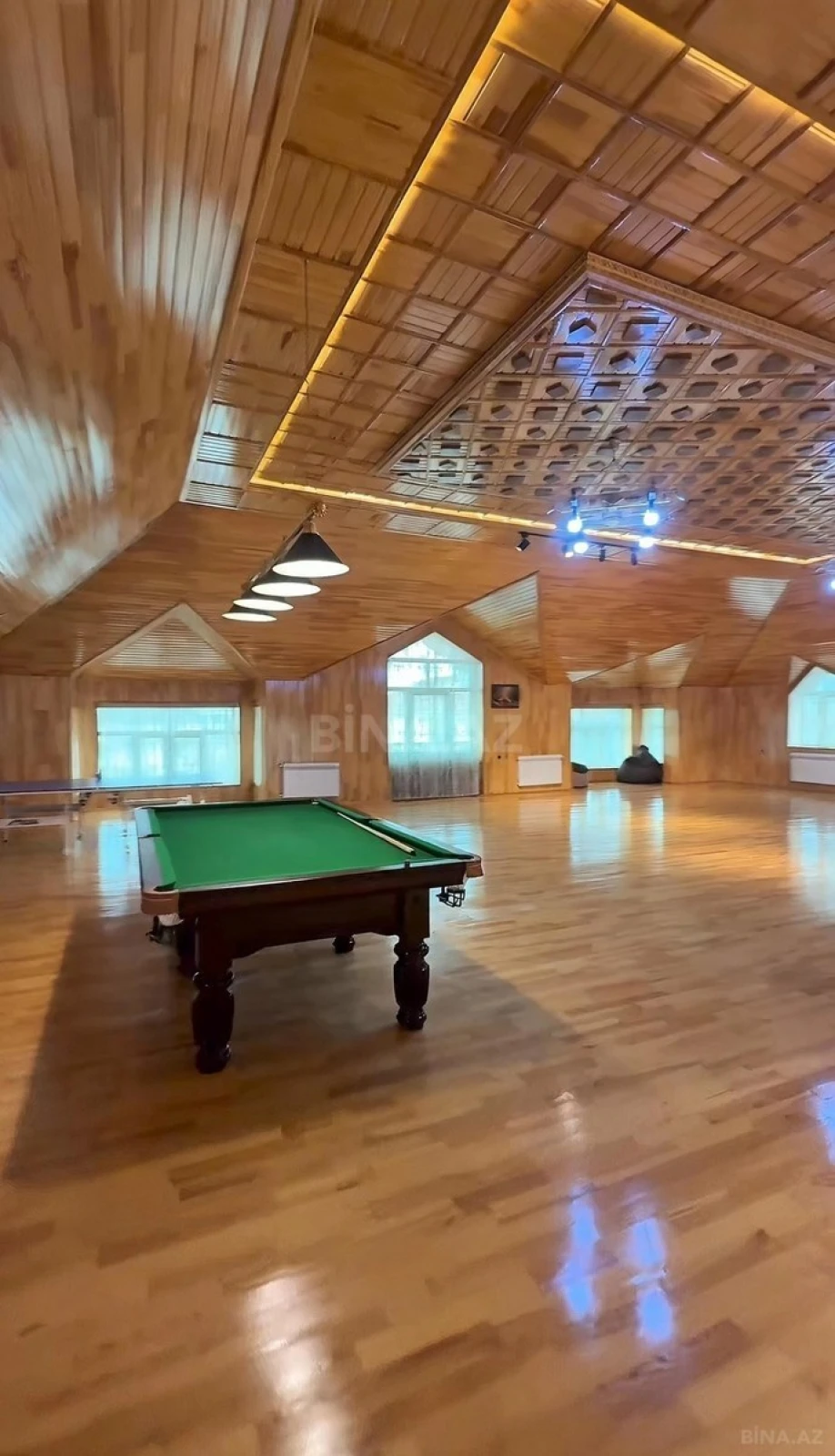 Satılır 7 otaqlı həyət evi 700 m²