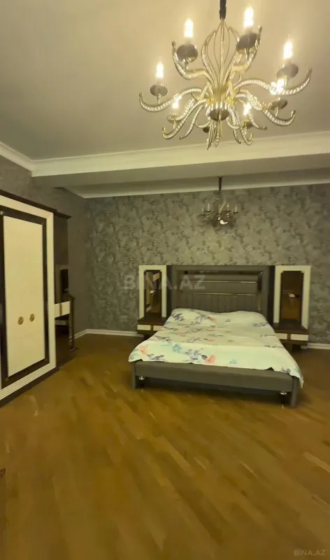 Satılır 7 otaqlı həyət evi 700 m²