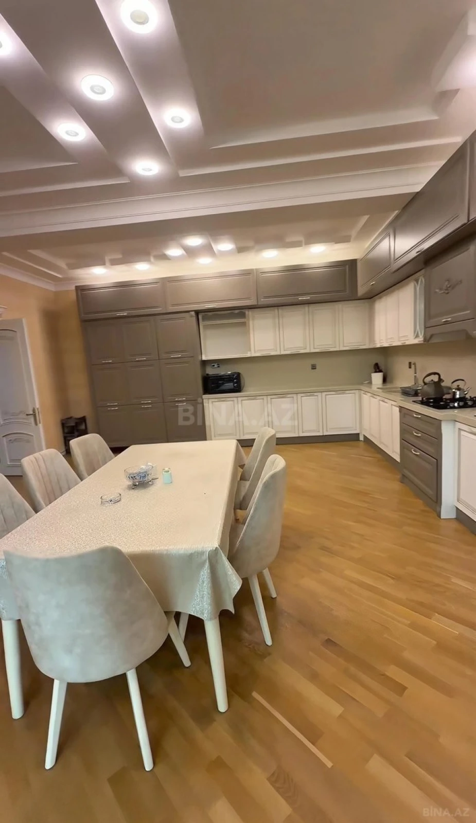 Satılır 7 otaqlı həyət evi 700 m²