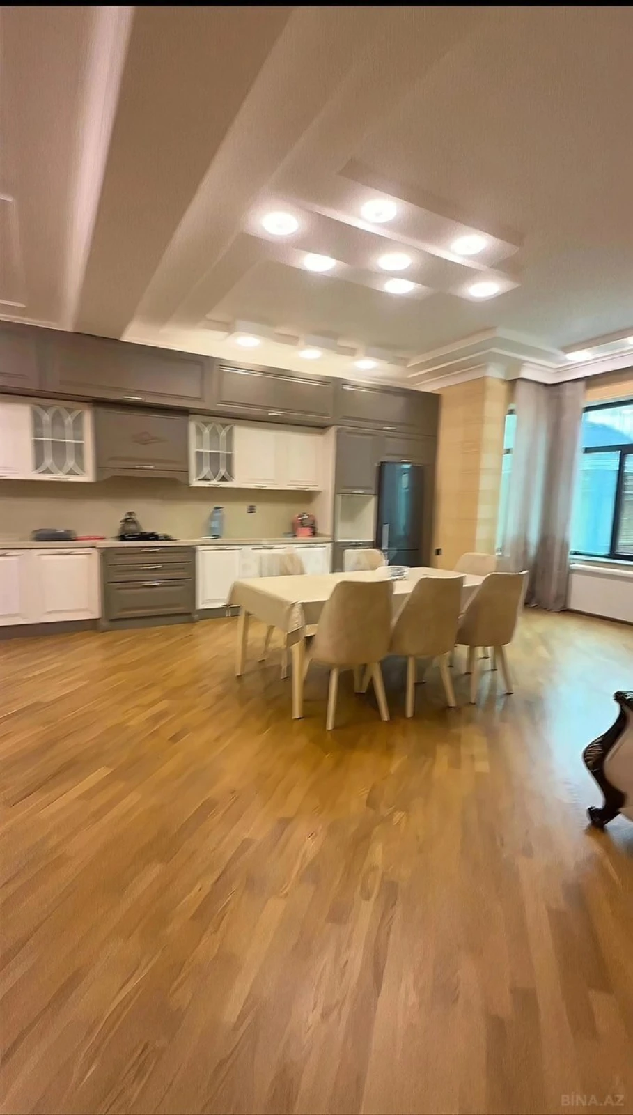 Satılır 7 otaqlı həyət evi 700 m²