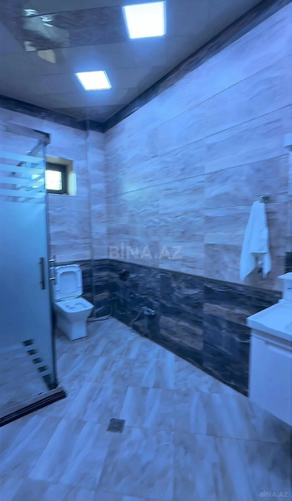 Satılır 7 otaqlı həyət evi 700 m²