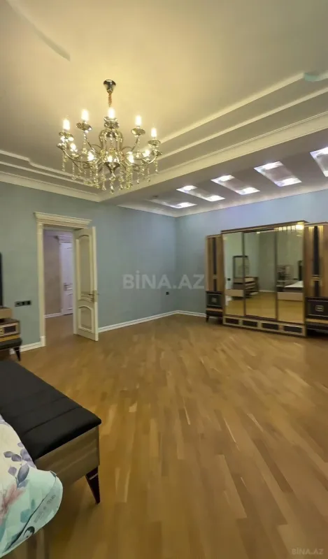 Satılır 7 otaqlı həyət evi 700 m²