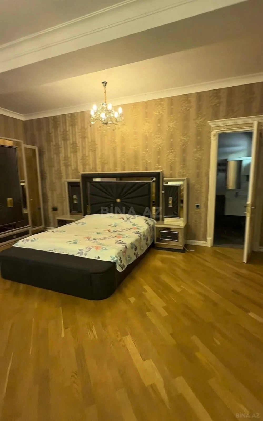 Satılır 7 otaqlı həyət evi 700 m²