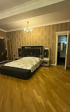 Satılır 7 otaqlı həyət evi 700 m²