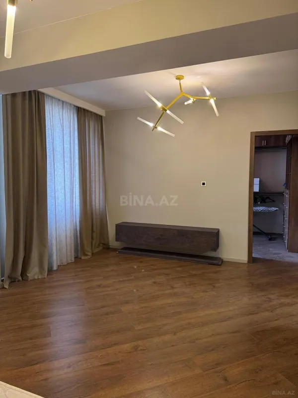 Kirayə verilir 4 otaqlı mənzil 200 m²