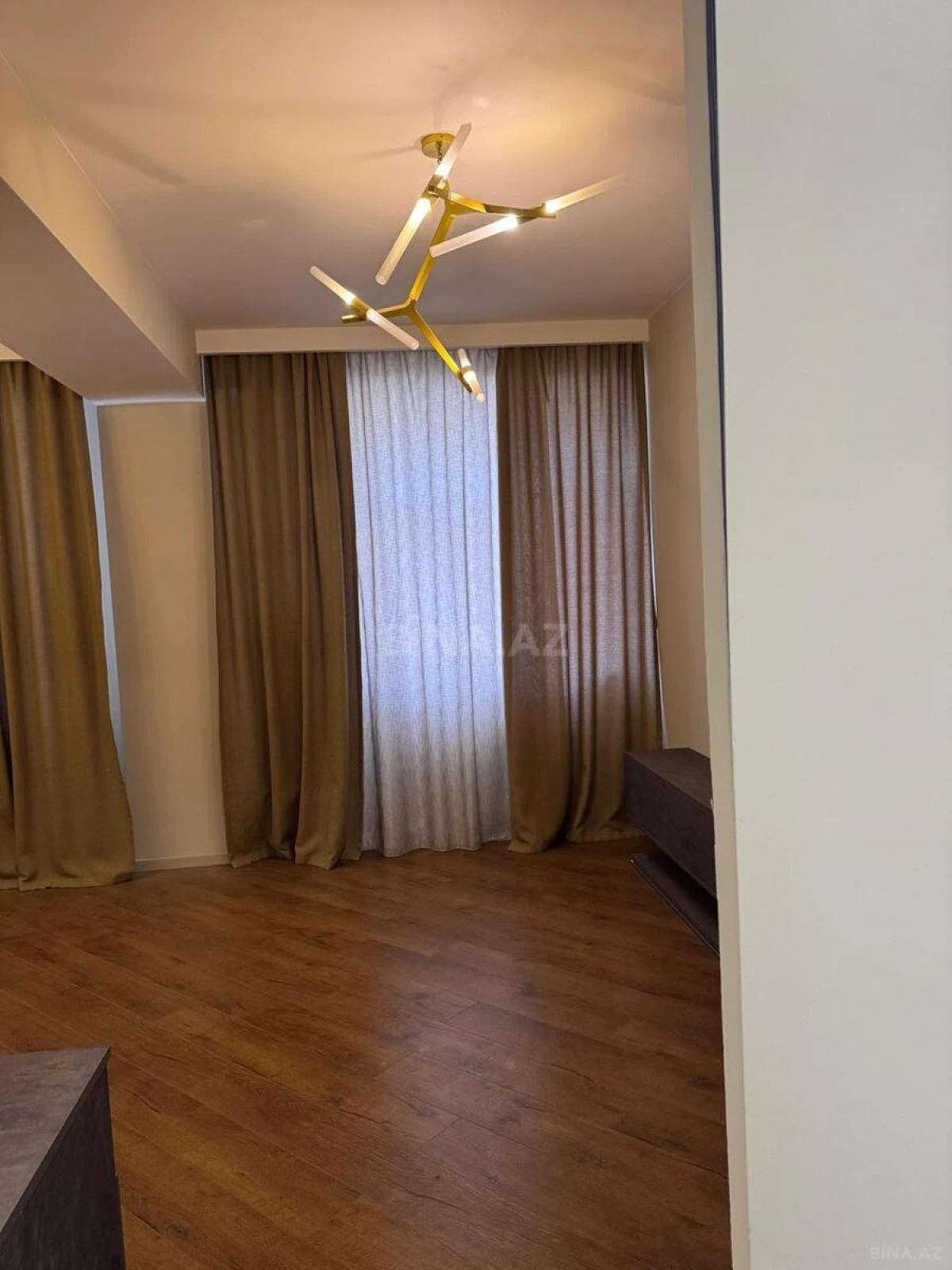 Kirayə verilir 4 otaqlı mənzil 200 m²