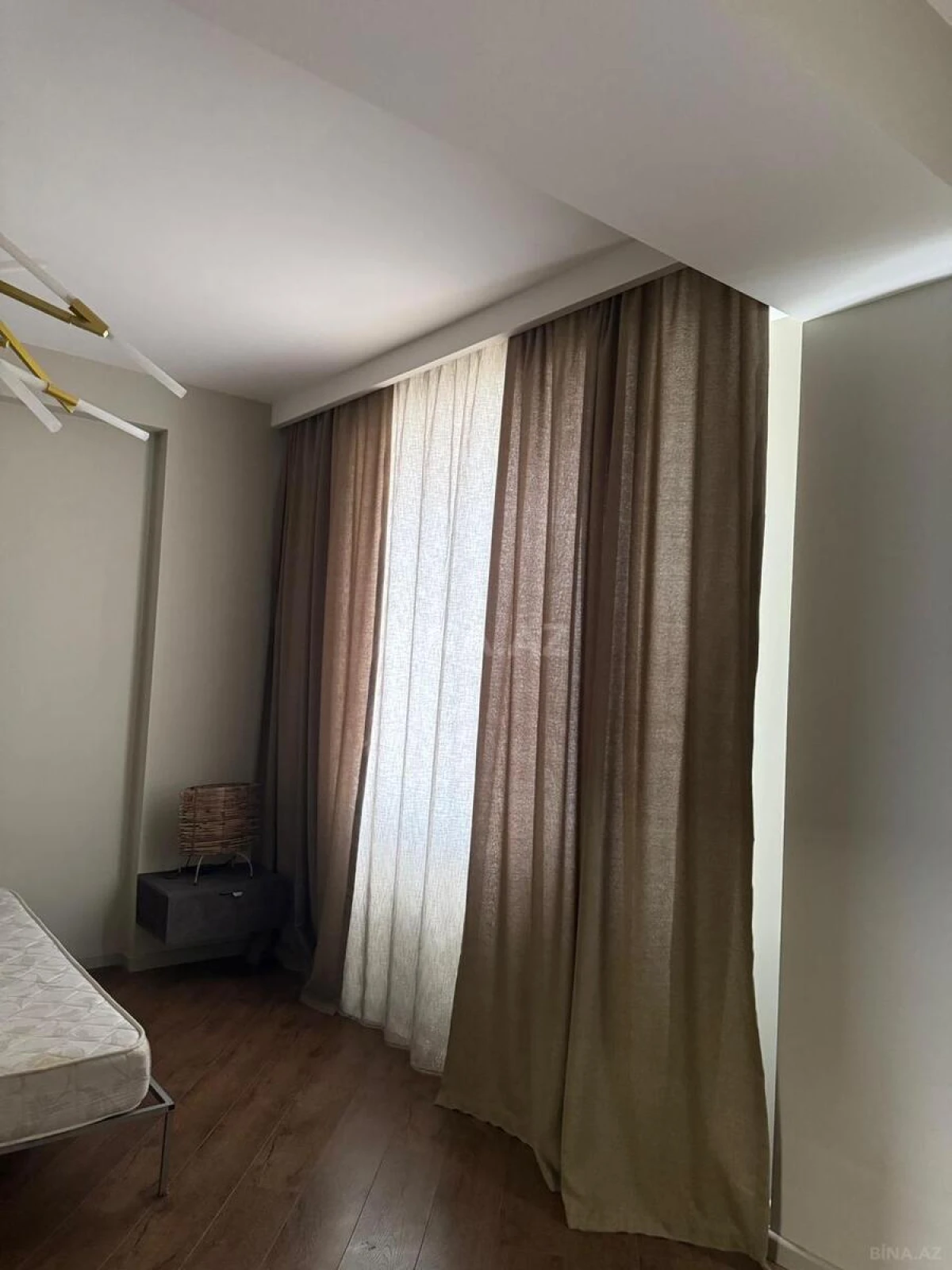 Kirayə verilir 4 otaqlı mənzil 200 m²