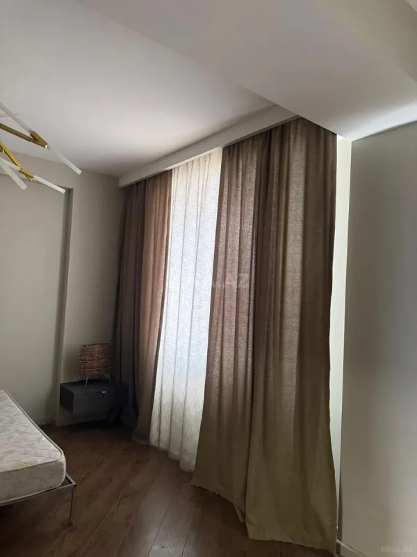 Kirayə verilir 4 otaqlı mənzil 200 m²