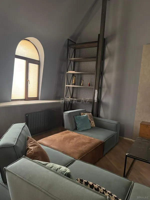 Kirayə verilir 4 otaqlı mənzil 200 m²