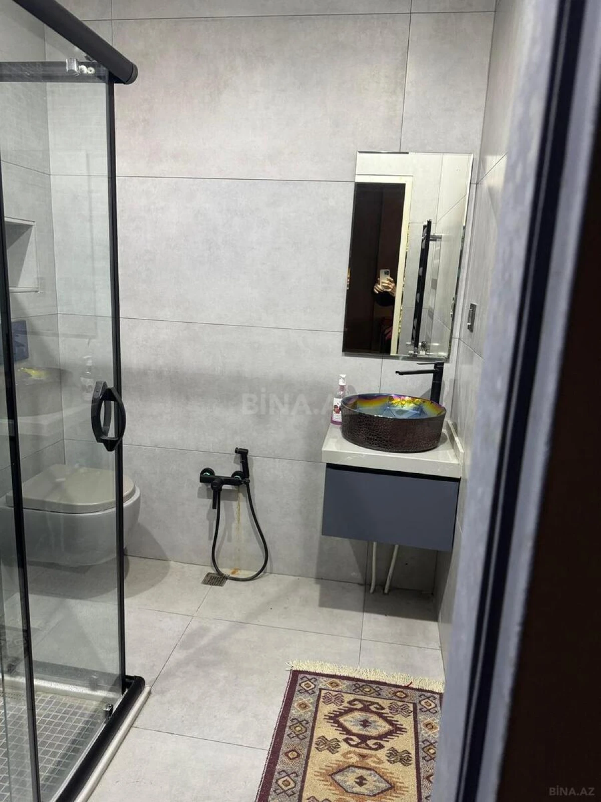 Kirayə verilir 4 otaqlı mənzil 200 m²