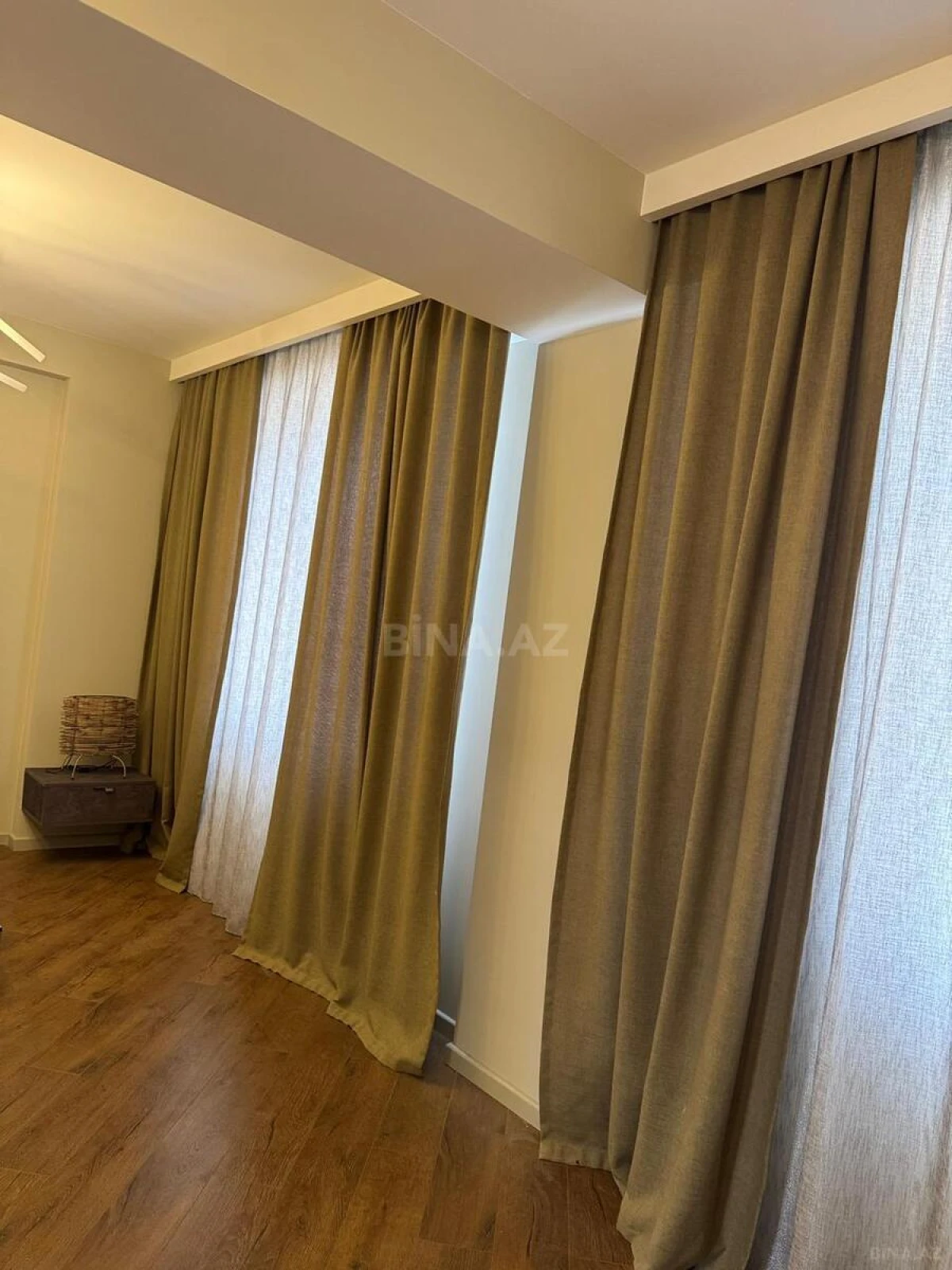 Kirayə verilir 4 otaqlı mənzil 200 m²