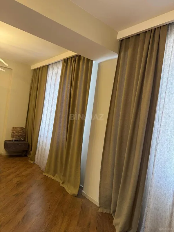 Kirayə verilir 4 otaqlı mənzil 200 m²