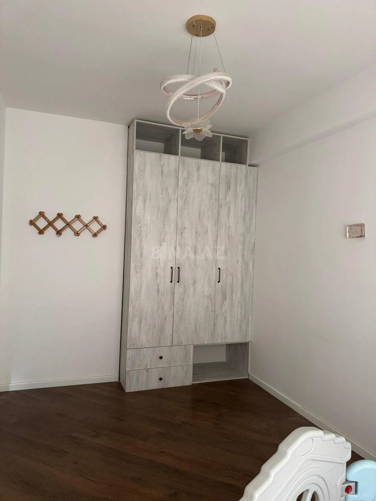 Kirayə verilir 4 otaqlı mənzil 200 m²