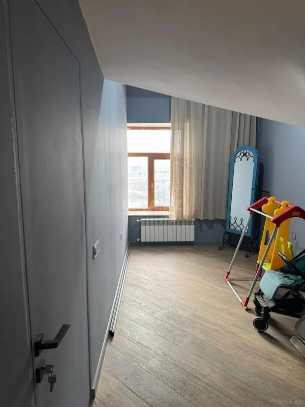 Kirayə verilir 4 otaqlı mənzil 200 m²