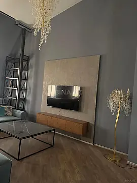 Kirayə verilir 4 otaqlı mənzil 200 m²