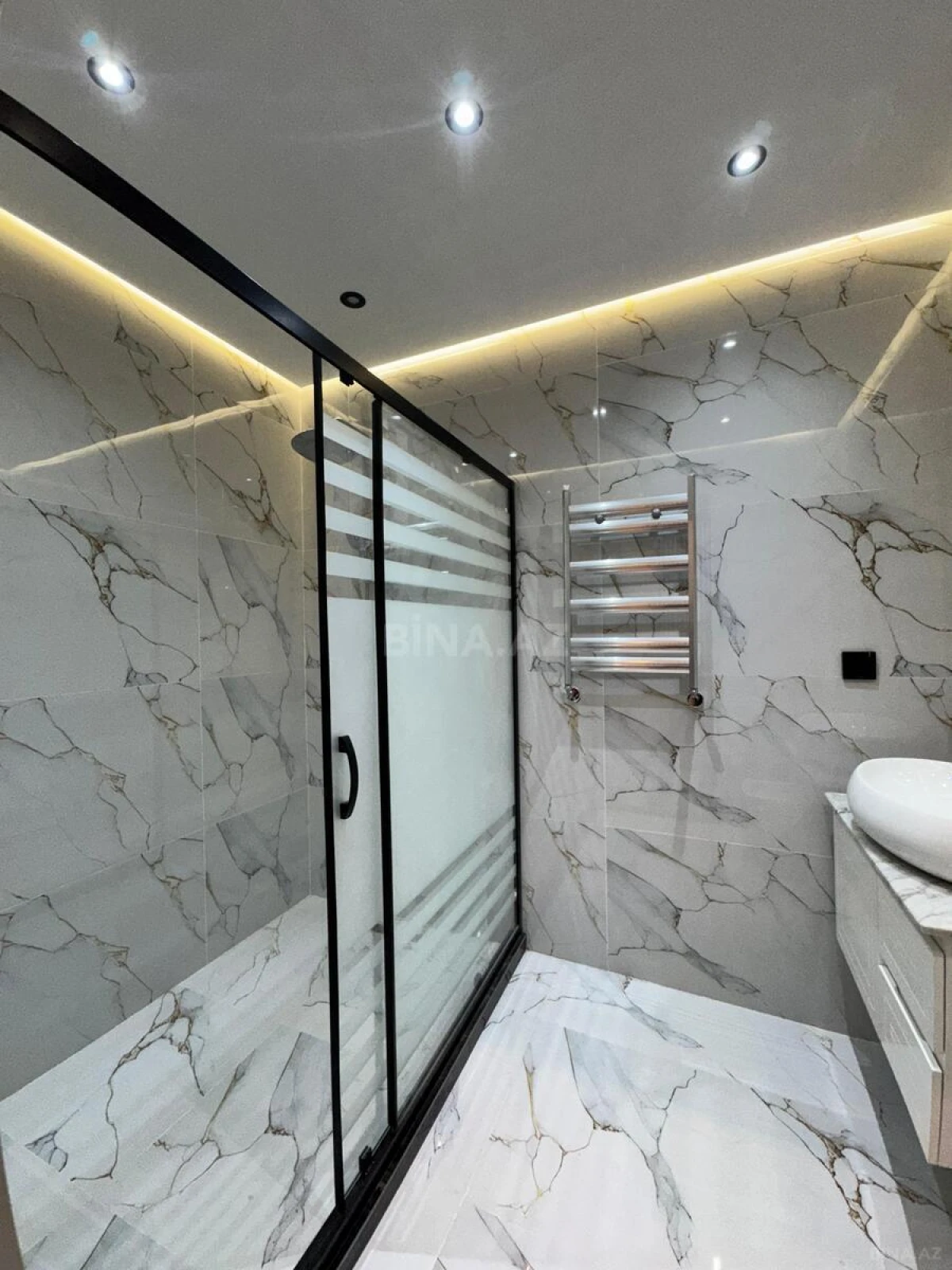 Satılır 4 otaqlı mənzil 131 m²