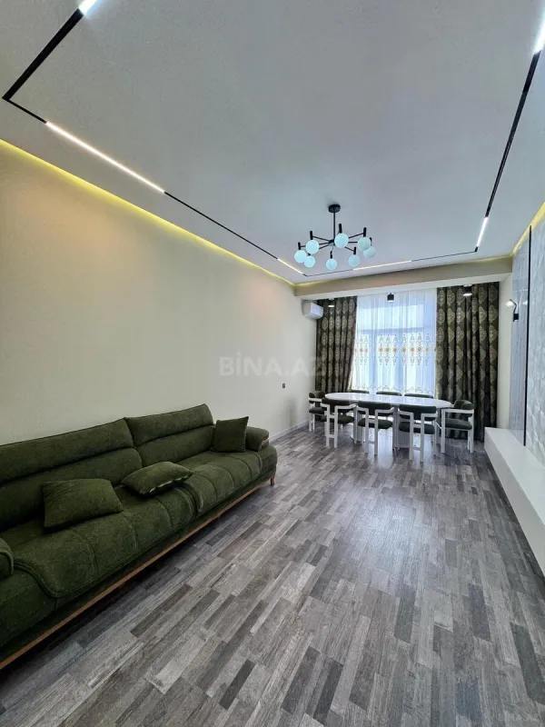 Satılır 4 otaqlı mənzil 131 m²