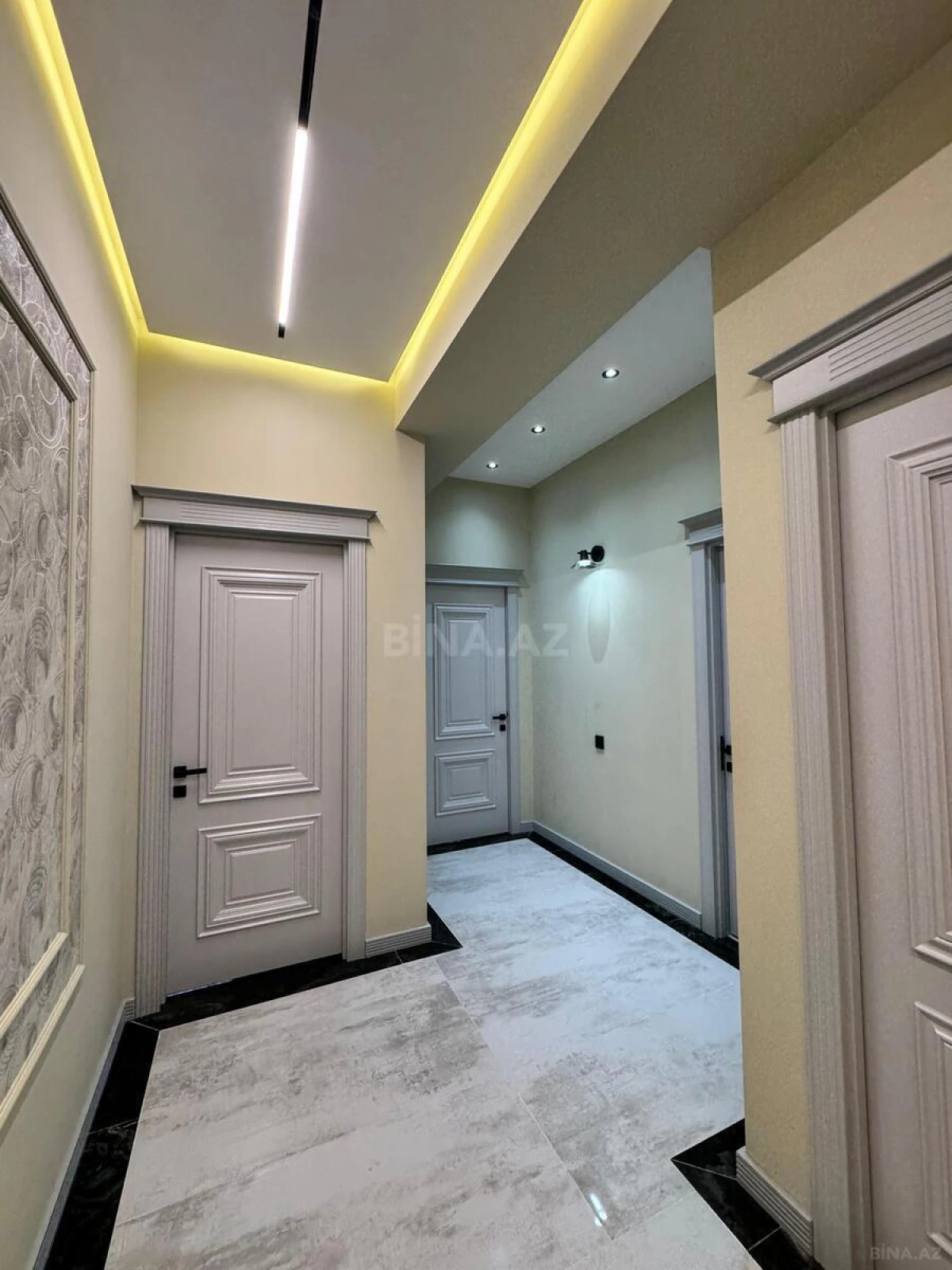 Satılır 4 otaqlı mənzil 131 m²